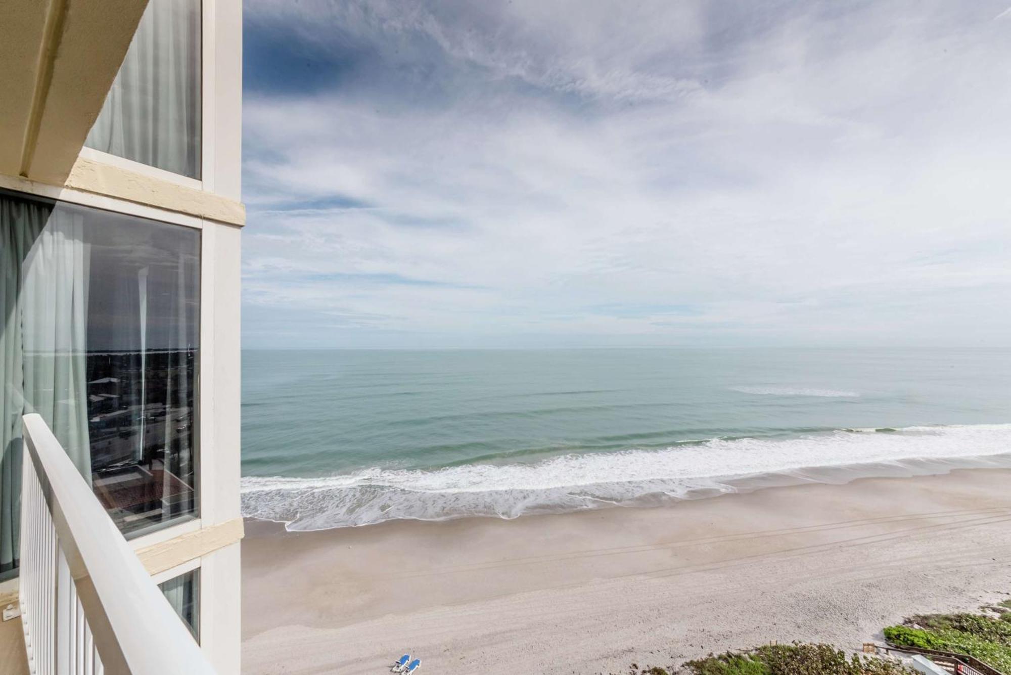 Hilton Melbourne Beach Oceanfront Экстерьер фото