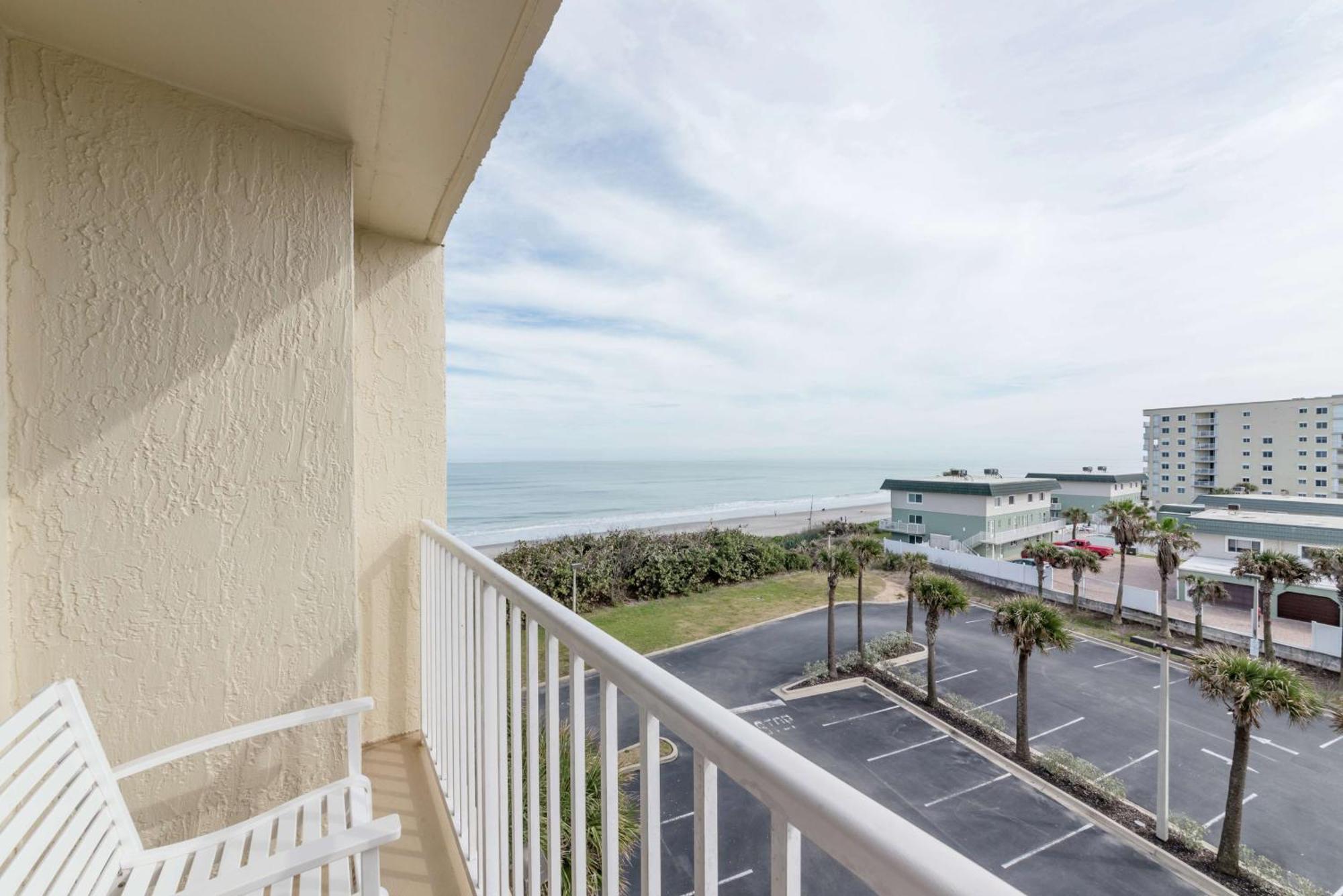 Hilton Melbourne Beach Oceanfront Экстерьер фото
