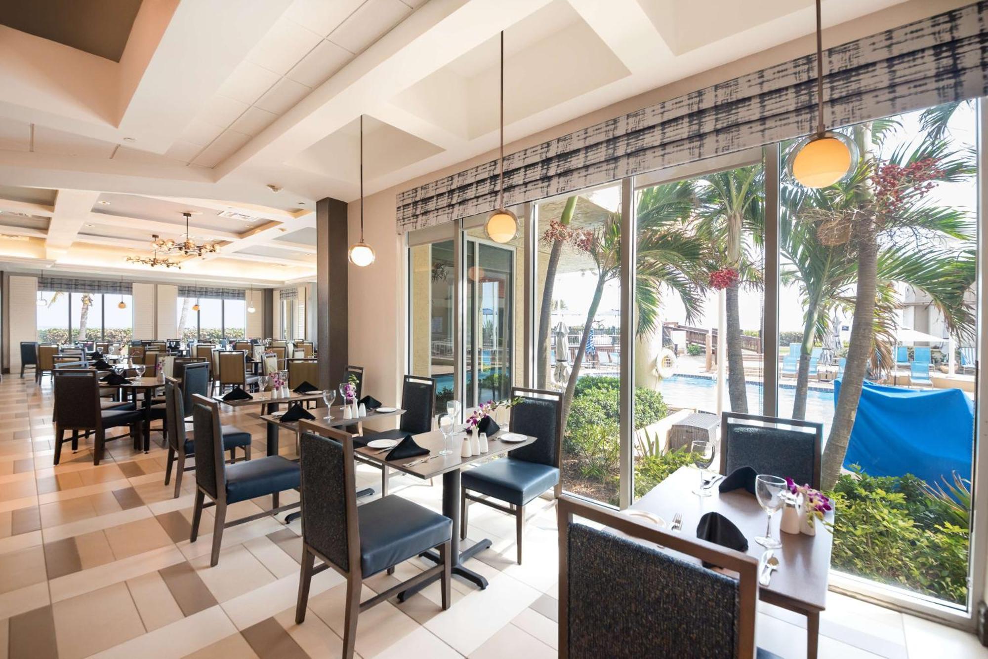 Hilton Melbourne Beach Oceanfront Экстерьер фото