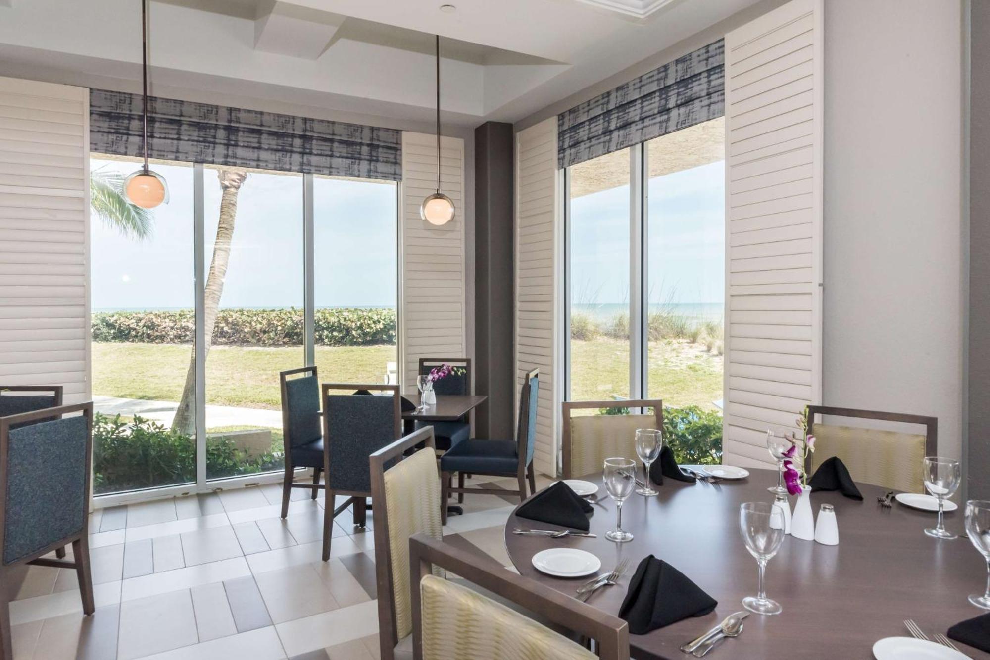 Hilton Melbourne Beach Oceanfront Экстерьер фото