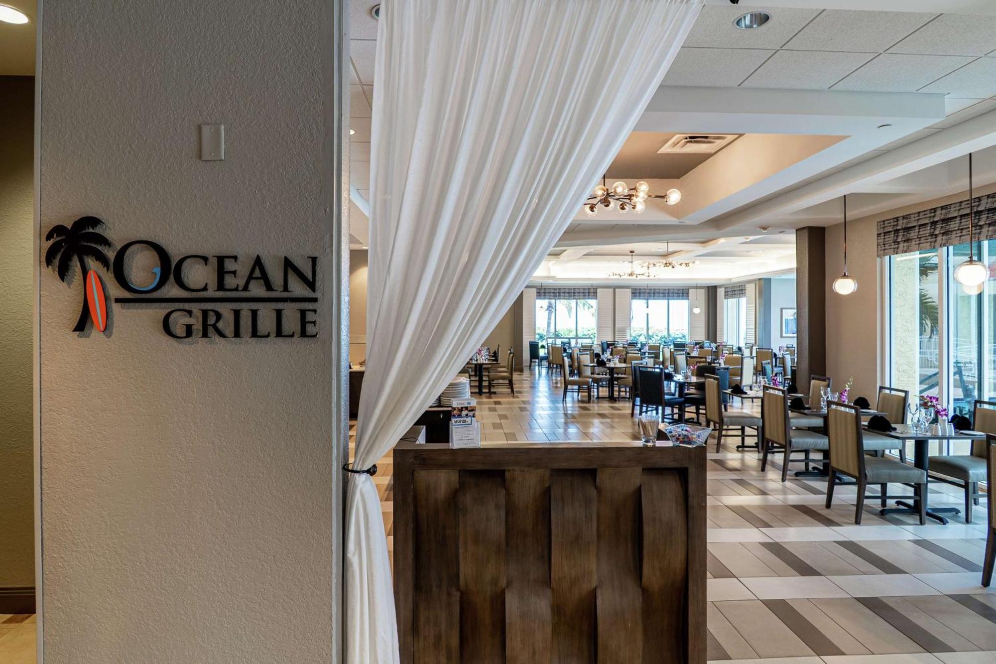 Hilton Melbourne Beach Oceanfront Экстерьер фото